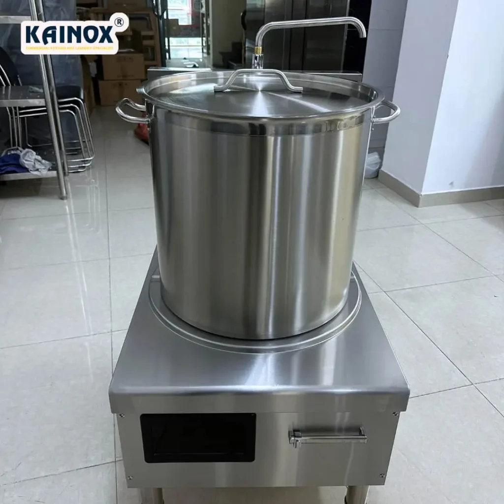 Nấu nước lèo với bếp hầm thấp điện từ KAINOX